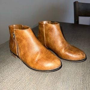 Cat and Jack girls booties